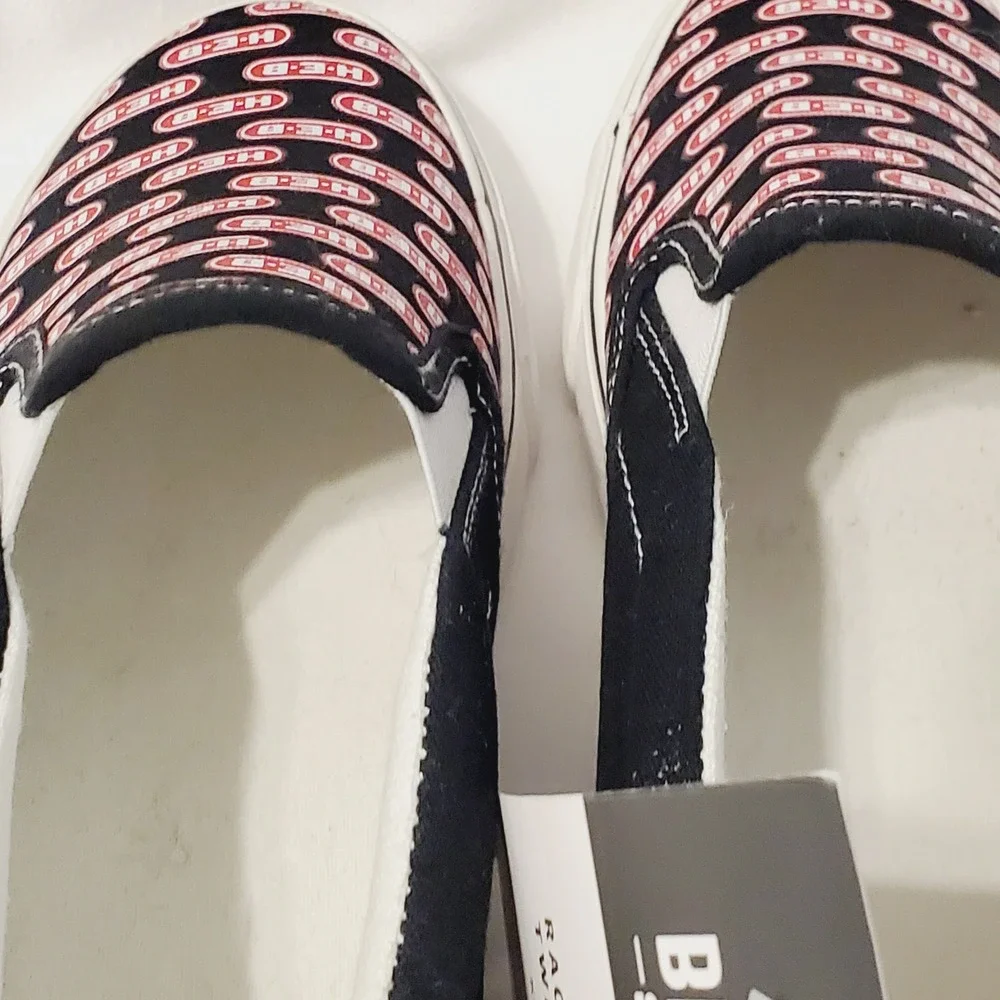 HEB Brand Shop Racetrack Twin Gore Kids Slip On Sneakers Black Red Logo Size 3